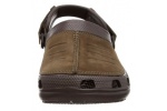 zueco-hombre-yukon-mesa-crocs-marron-1