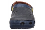 zueco-hombre-yukon-nightfall-crocs-1